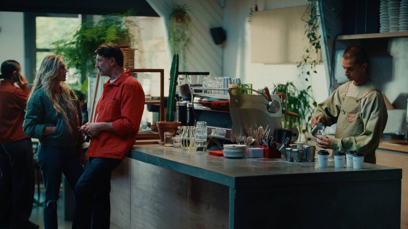 cafe scene tomtom - tom campaign