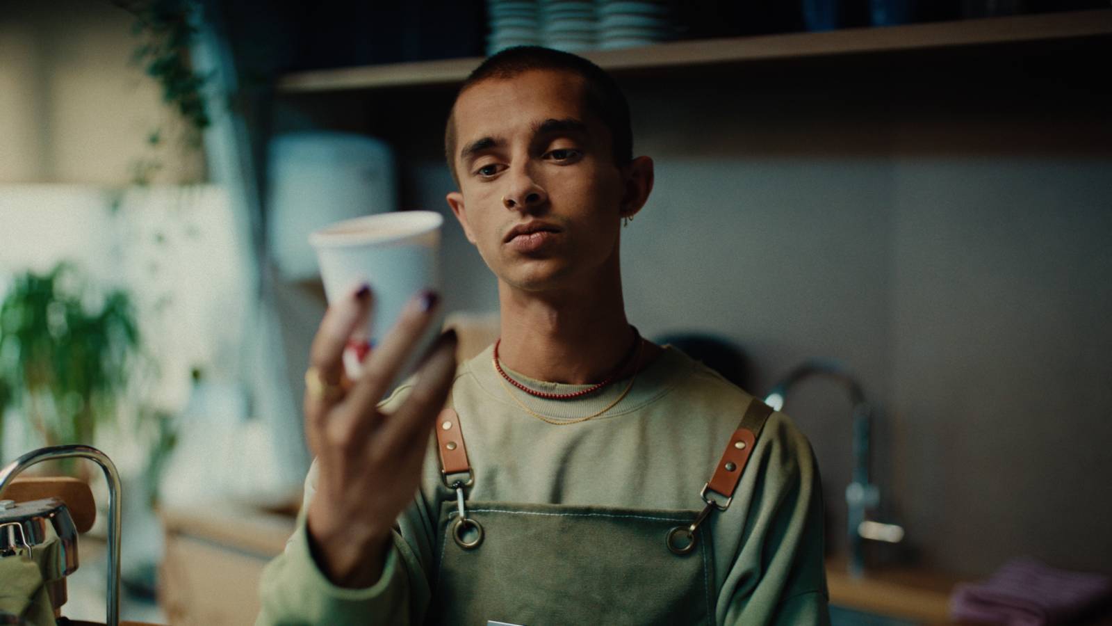 cafe scene - barista - tomtom - tom campaign