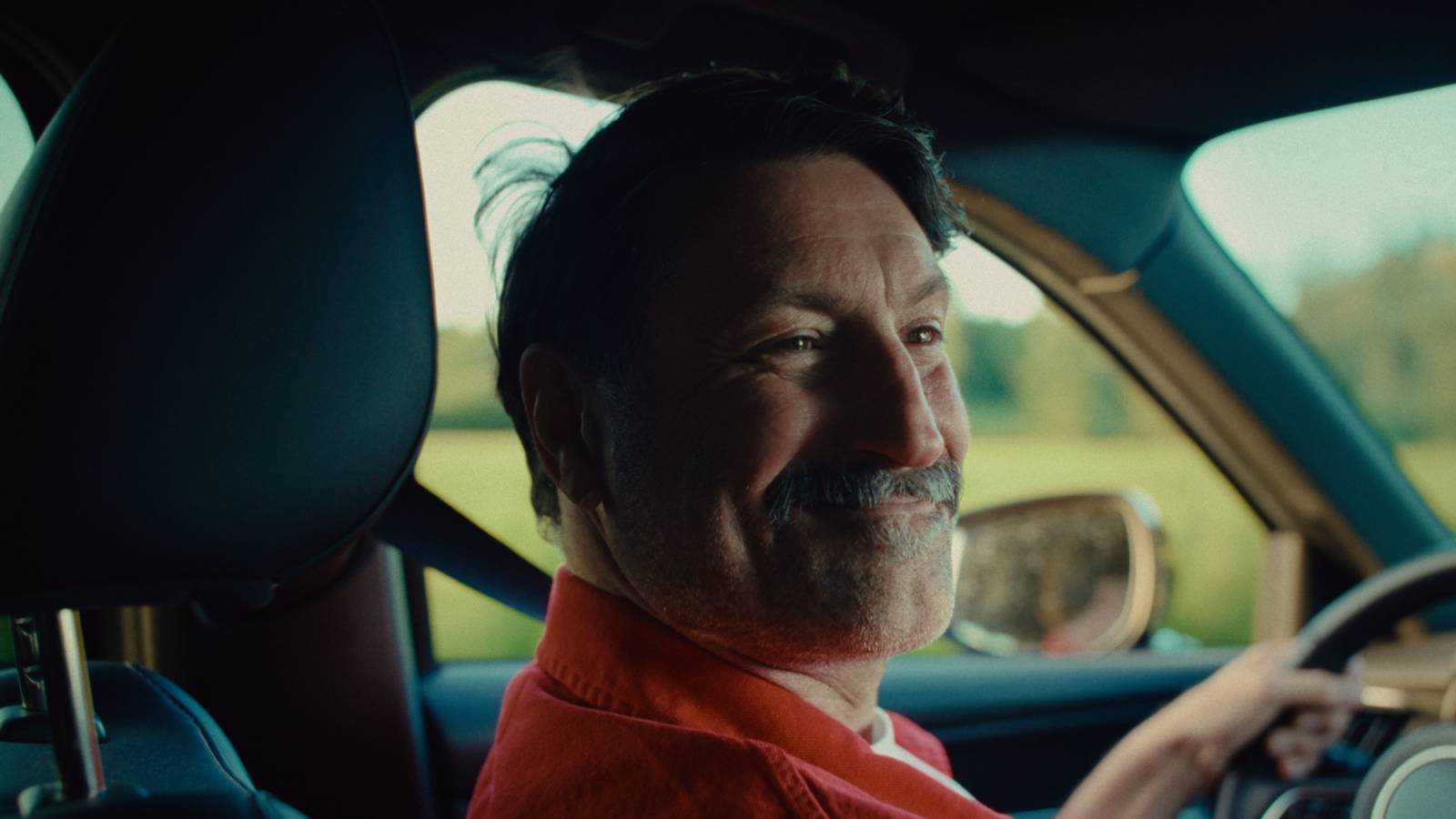 smirk scene tomtom - tom campaign