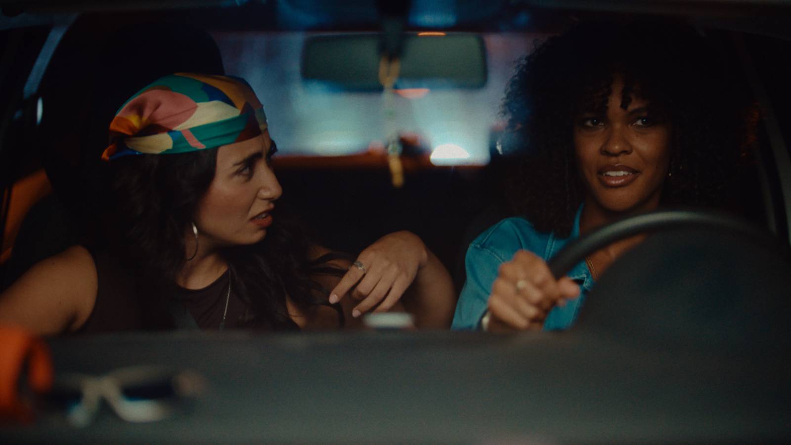 sassy ladies in the car scene tomtom - tom campaign