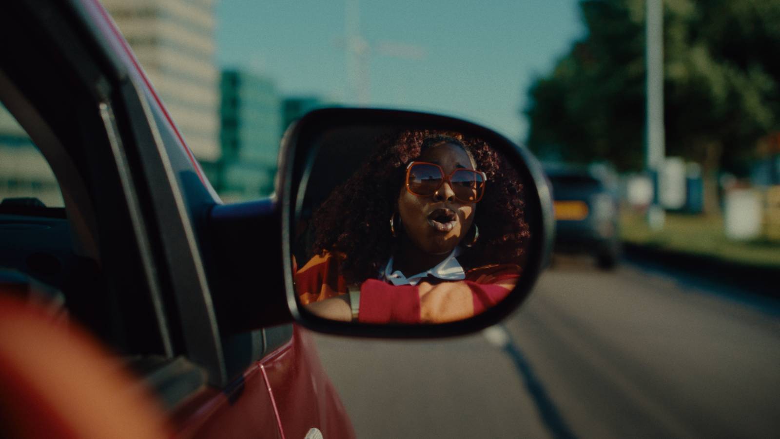 Singing car scene tomtom - tom campaign